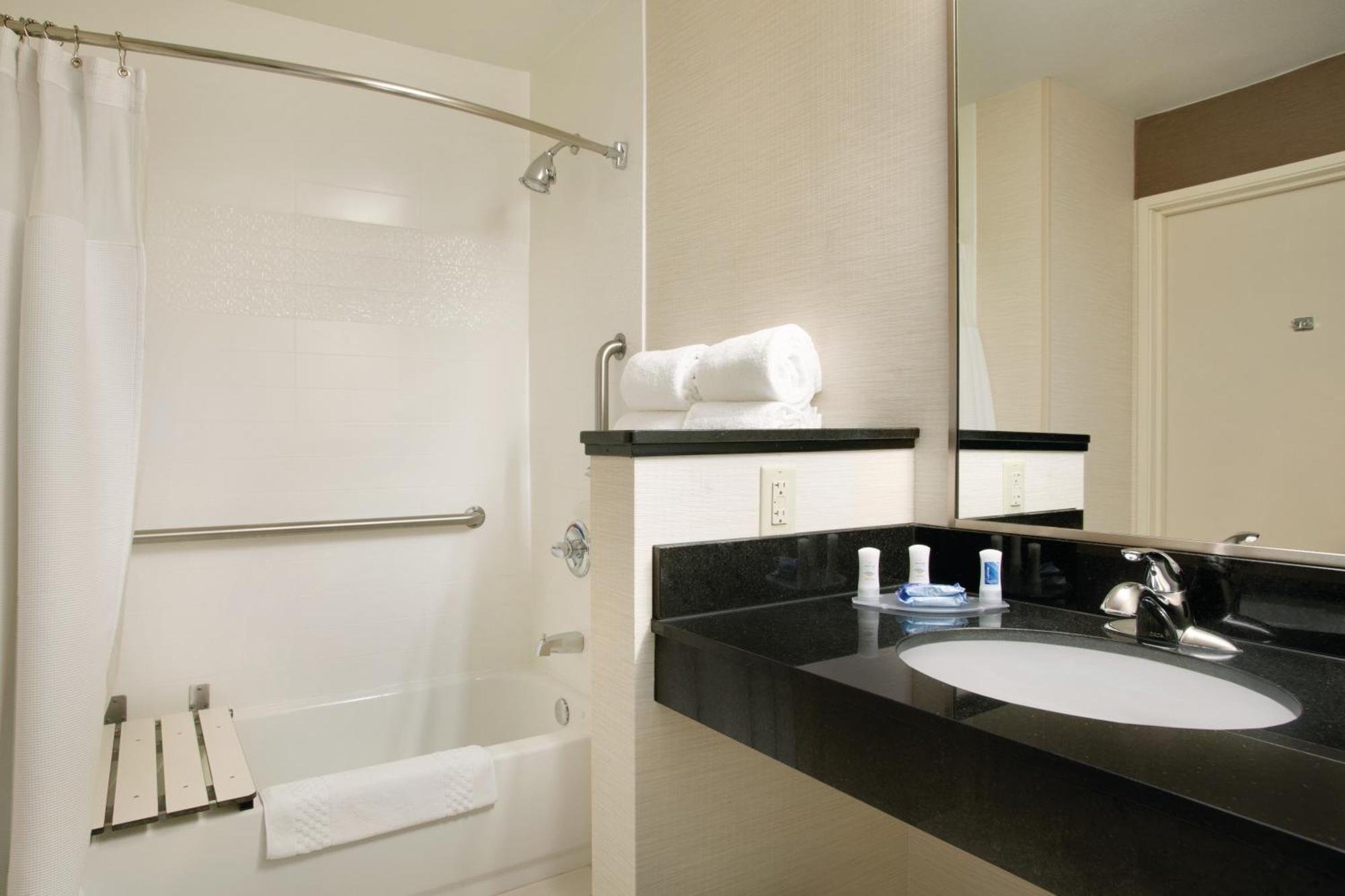 Fairfield Inn & Suites By Marriott קווינסי מראה חיצוני תמונה