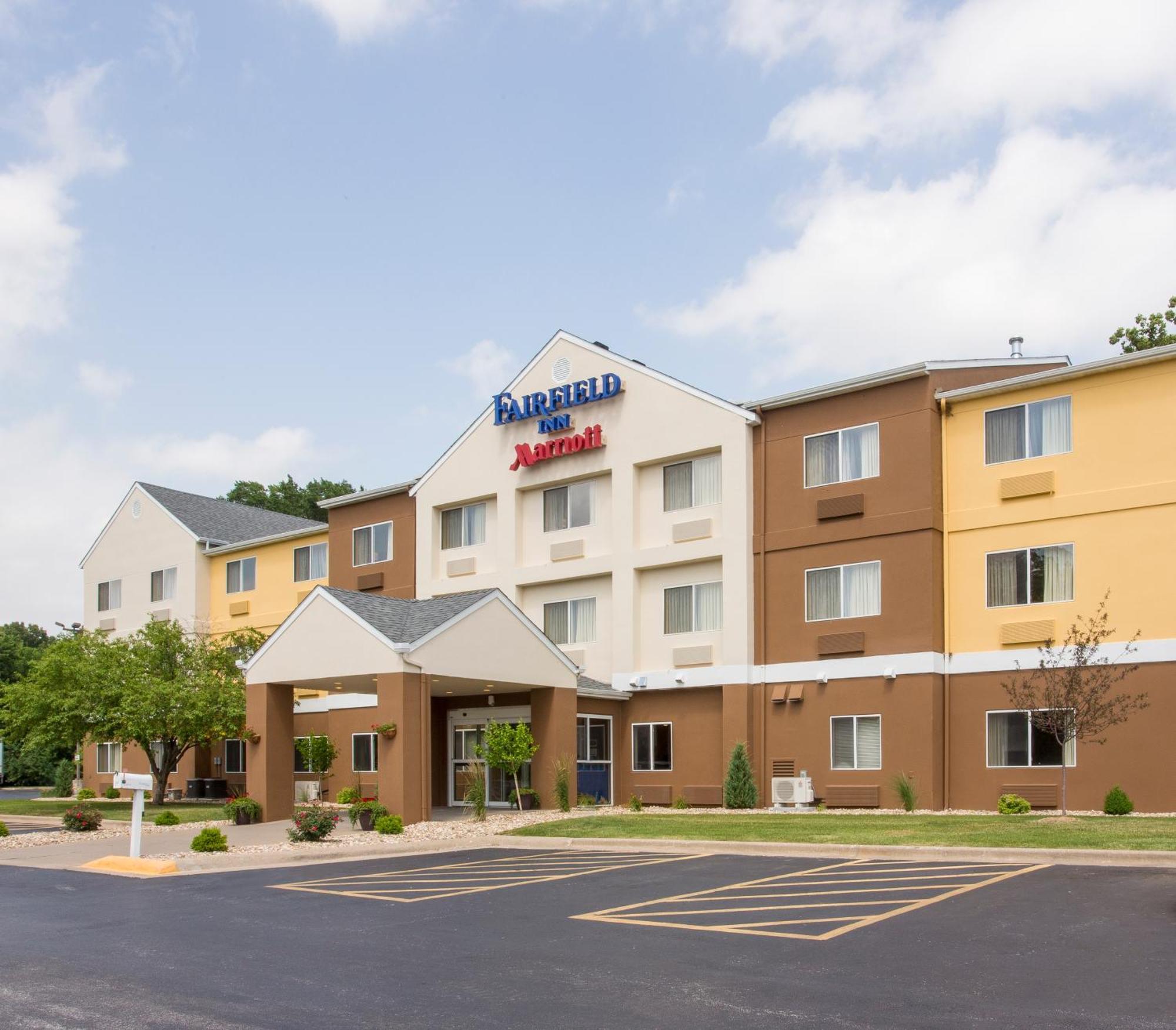 Fairfield Inn & Suites By Marriott קווינסי מראה חיצוני תמונה
